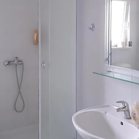 Lägenhet 3 Bedroom Lovely Apartment In Rogotin-Ploce *