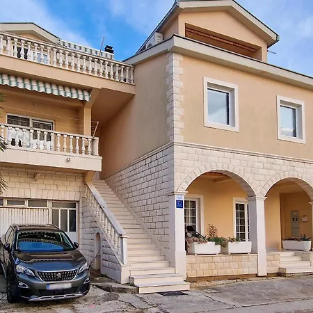 Apartman Beautiful In Rogotin-ploce With Wifi Rogotin